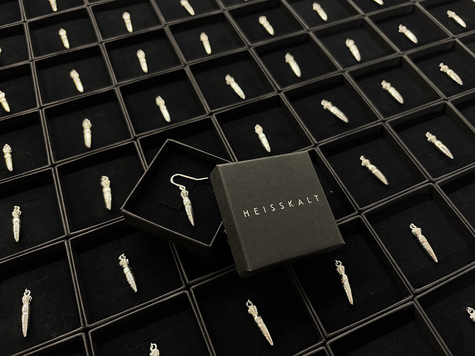 Heisskalt series pendants in packaging